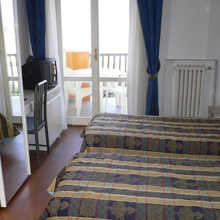 Hotel Canguro Сан-Бенедетто-дель-Тронто Екстер'єр фото