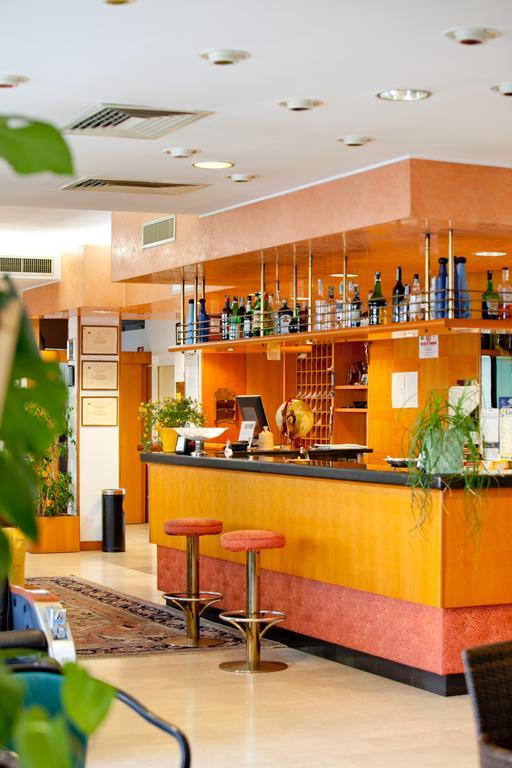 Hotel Canguro Сан-Бенедетто-дель-Тронто Екстер'єр фото