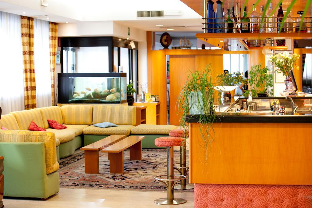 Hotel Canguro Сан-Бенедетто-дель-Тронто Екстер'єр фото