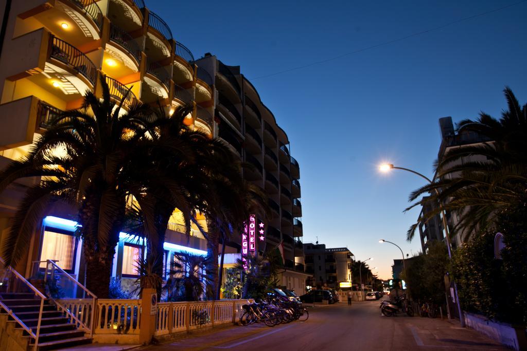 Hotel Canguro Сан-Бенедетто-дель-Тронто Екстер'єр фото