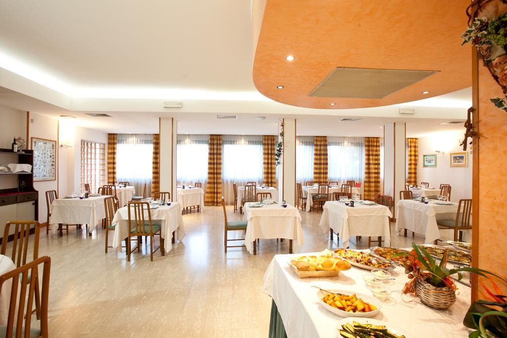 Hotel Canguro Сан-Бенедетто-дель-Тронто Екстер'єр фото