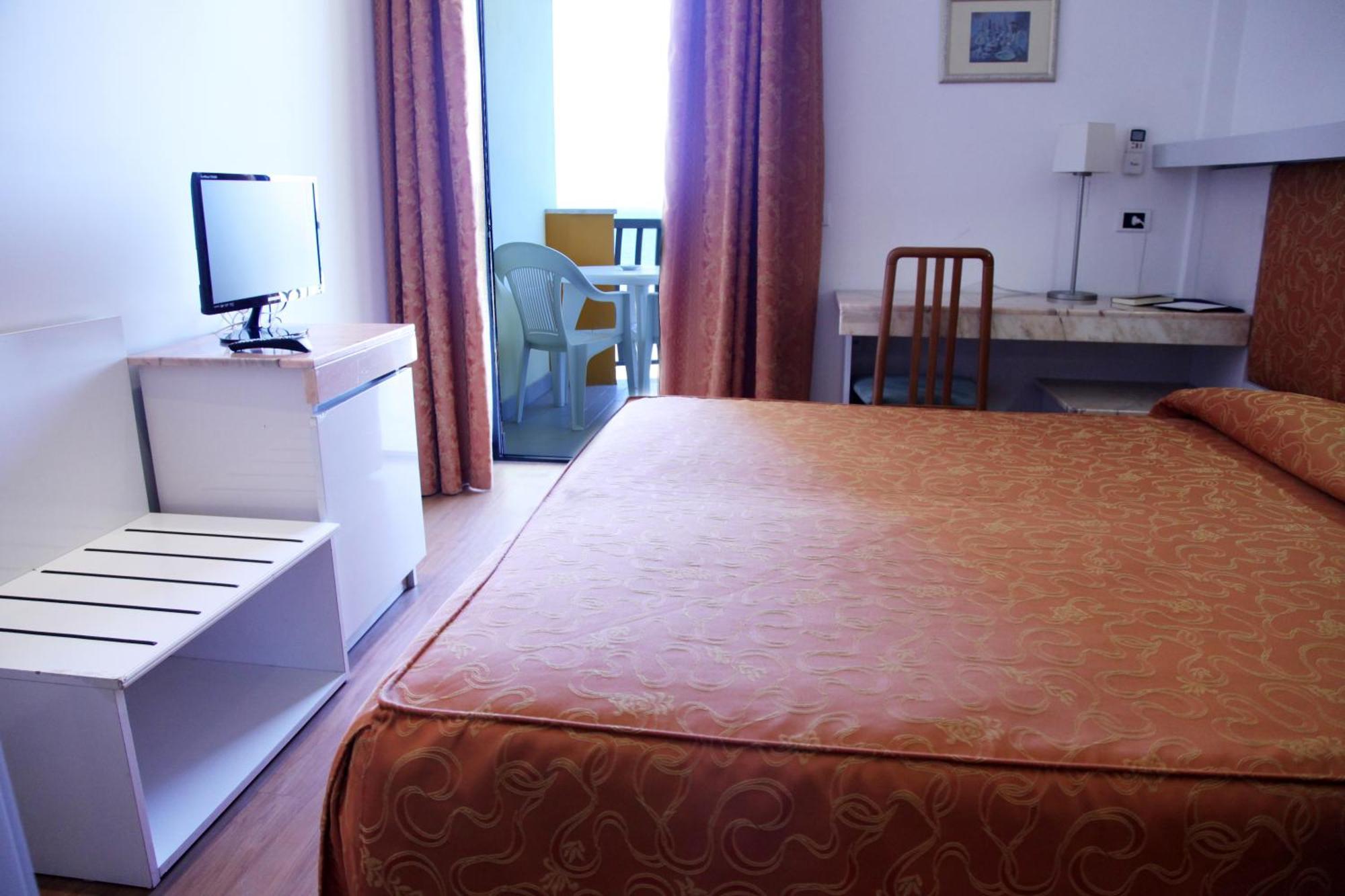 Hotel Canguro Сан-Бенедетто-дель-Тронто Екстер'єр фото