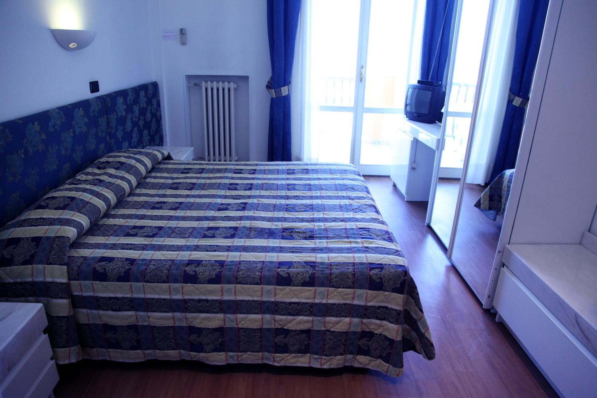 Hotel Canguro Сан-Бенедетто-дель-Тронто Екстер'єр фото
