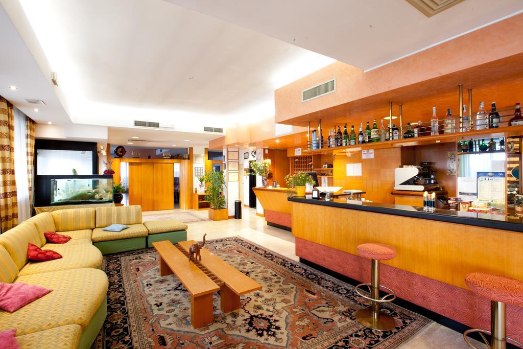 Hotel Canguro Сан-Бенедетто-дель-Тронто Екстер'єр фото