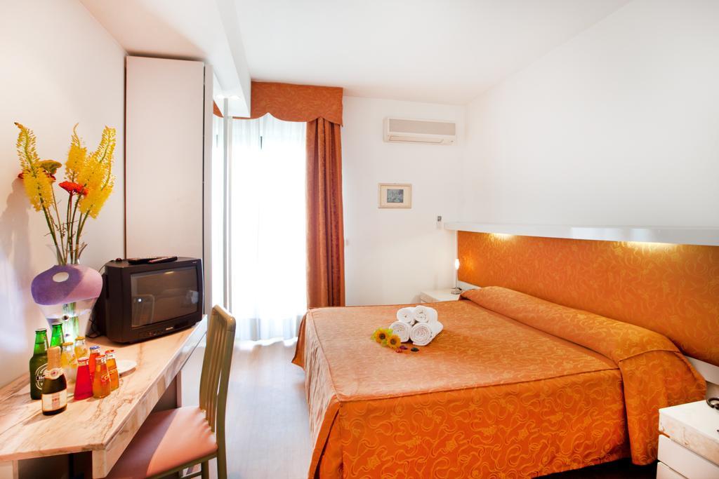 Hotel Canguro Сан-Бенедетто-дель-Тронто Номер фото